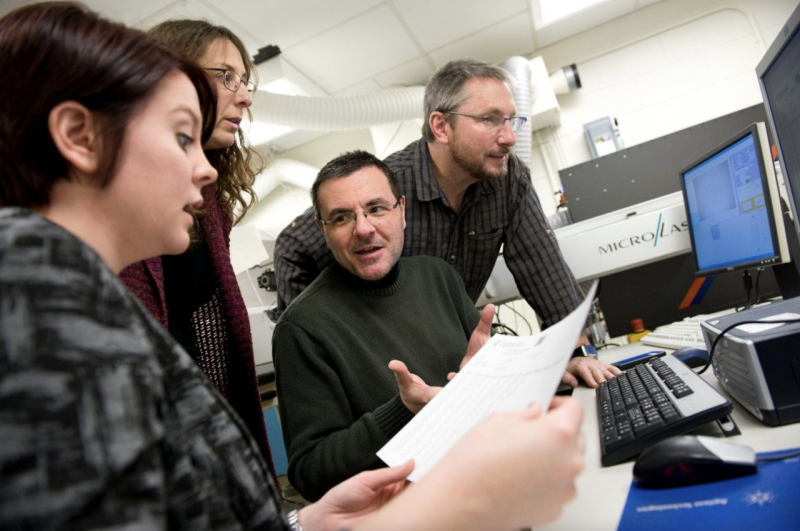 Faculty and students analyzing shale samples on the Laser Ablation IC-PMS instrument
